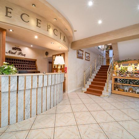 Hotel Nad Pisa بيش المظهر الخارجي الصورة