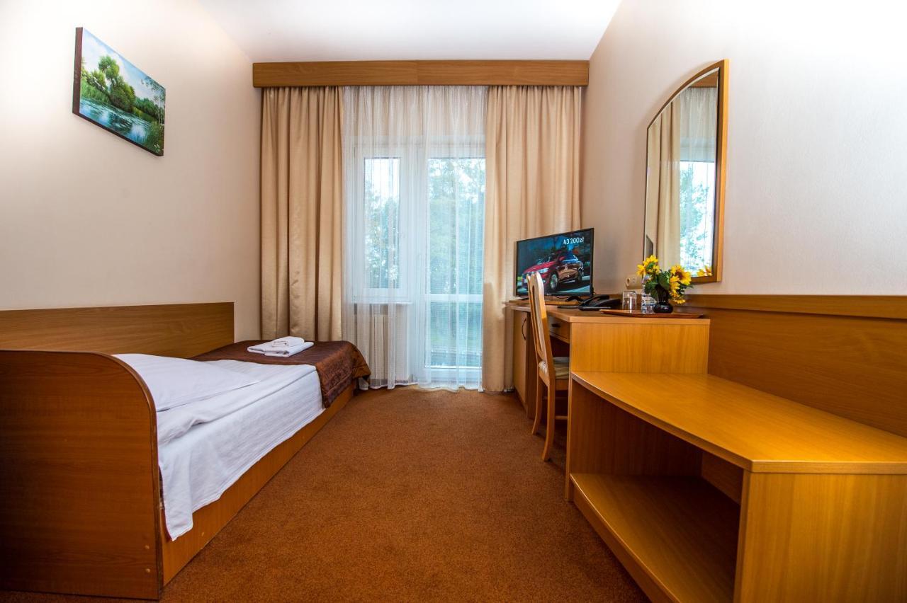 Hotel Nad Pisa بيش المظهر الخارجي الصورة