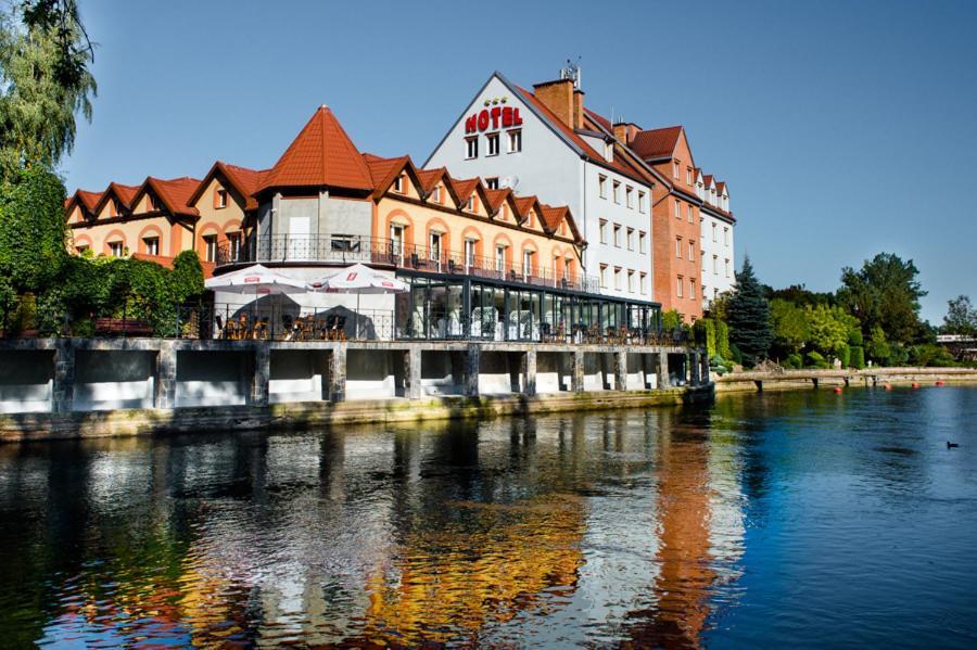 Hotel Nad Pisa بيش المظهر الخارجي الصورة
