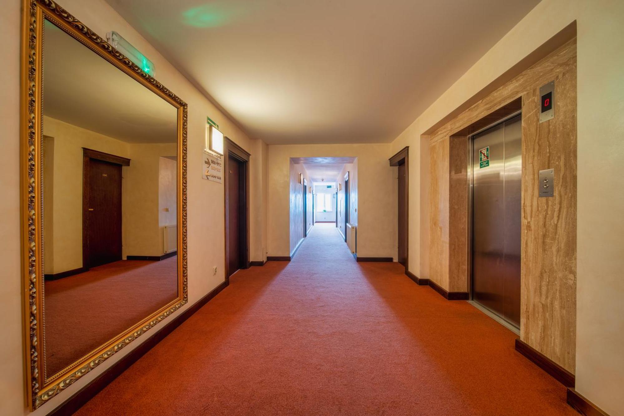Hotel Nad Pisa بيش المظهر الخارجي الصورة
