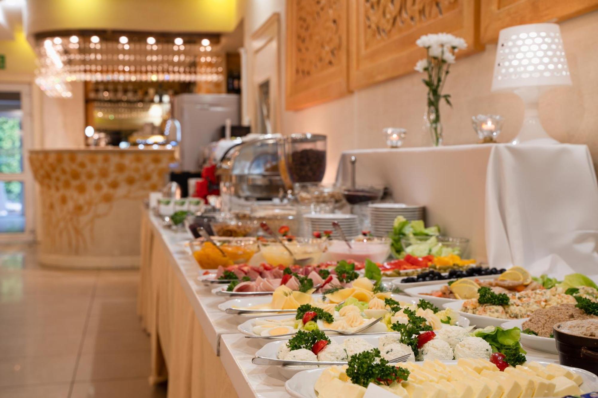Hotel Nad Pisa بيش المظهر الخارجي الصورة