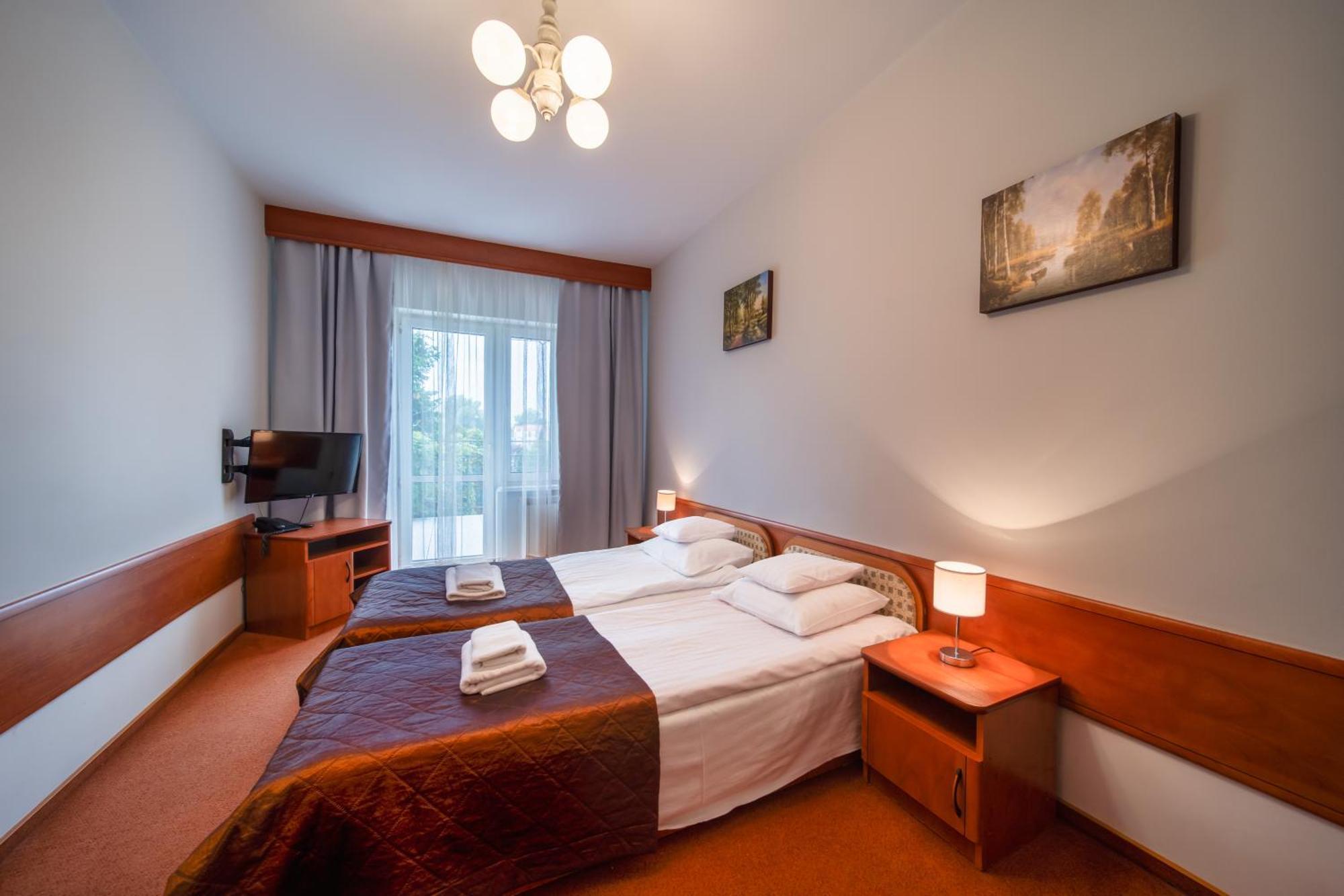Hotel Nad Pisa بيش المظهر الخارجي الصورة