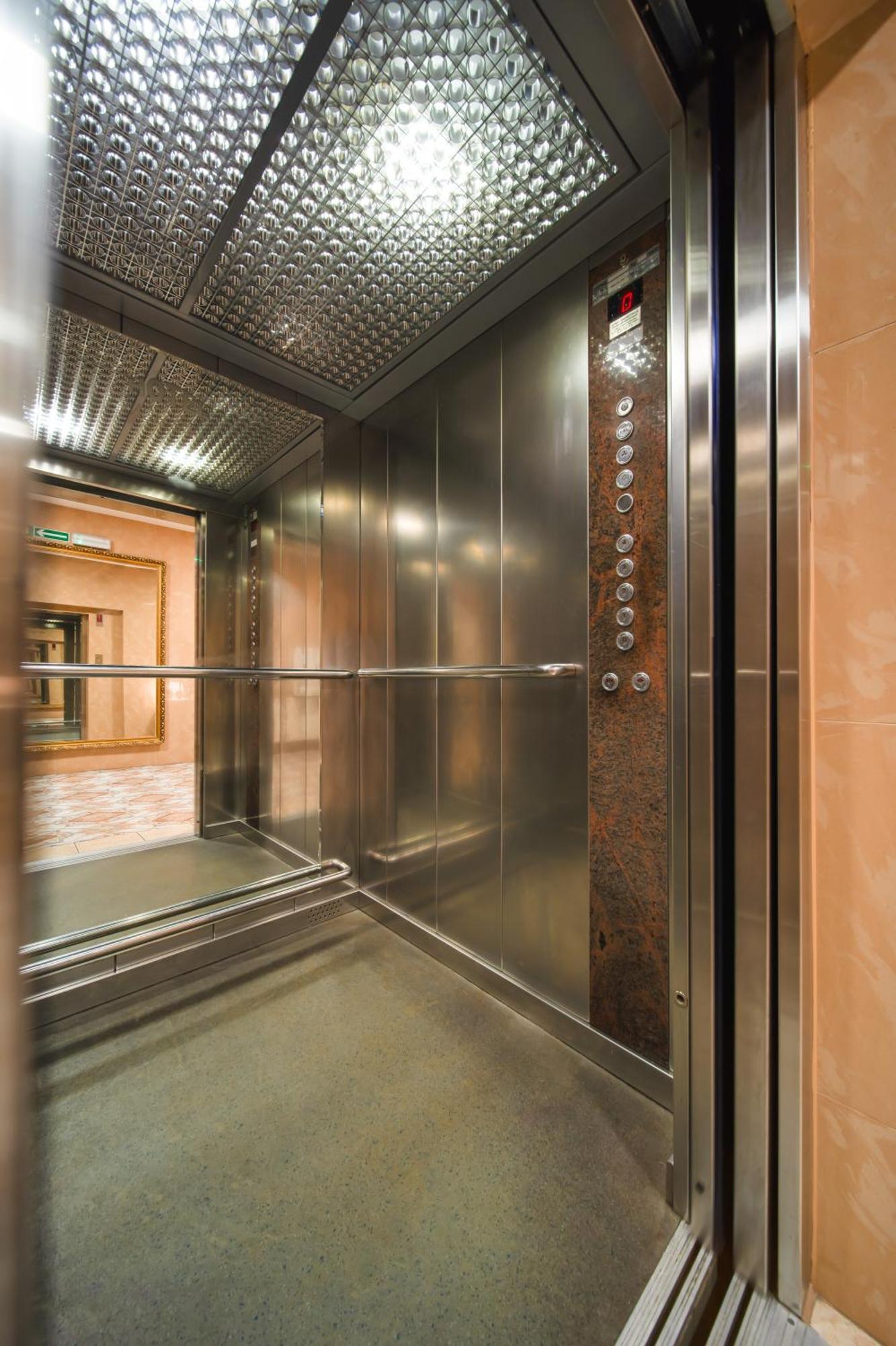 Hotel Nad Pisa بيش المظهر الخارجي الصورة