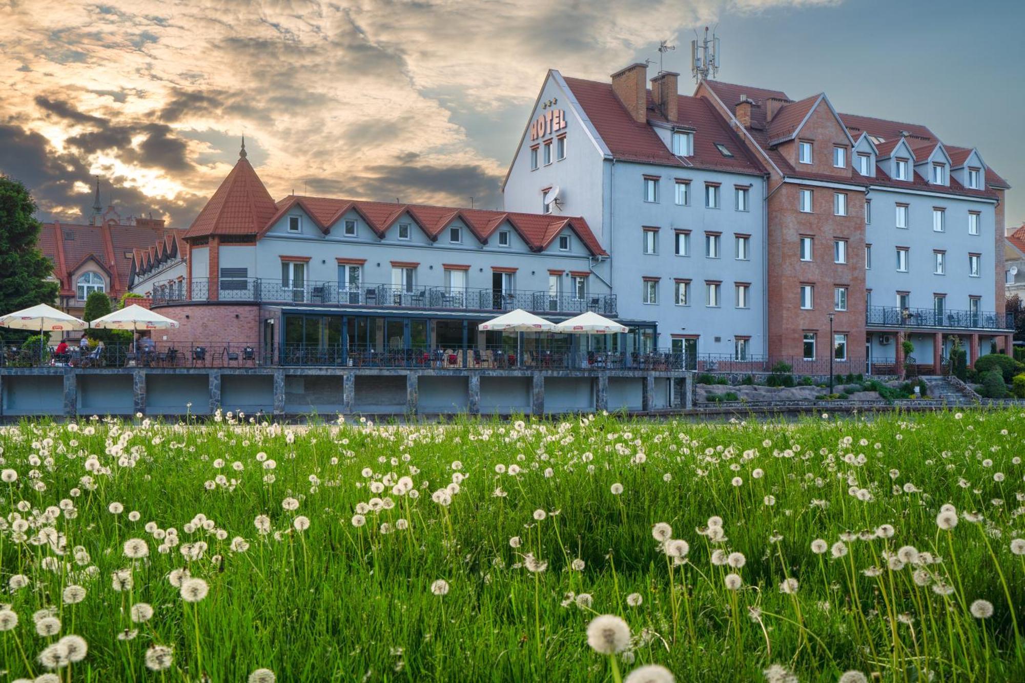 Hotel Nad Pisa بيش المظهر الخارجي الصورة
