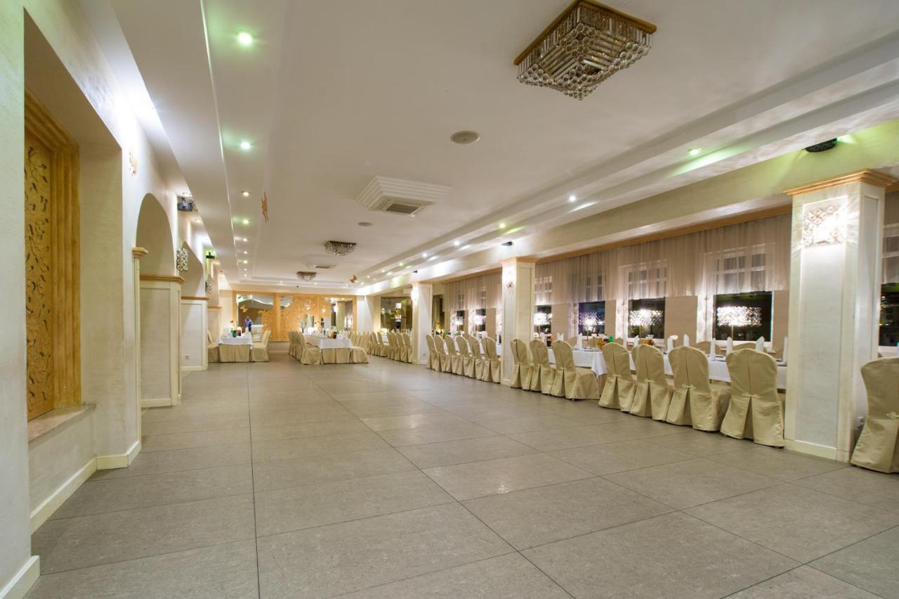 Hotel Nad Pisa بيش المظهر الخارجي الصورة