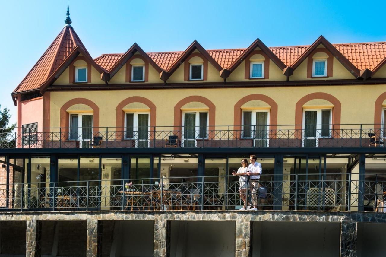 Hotel Nad Pisa بيش المظهر الخارجي الصورة