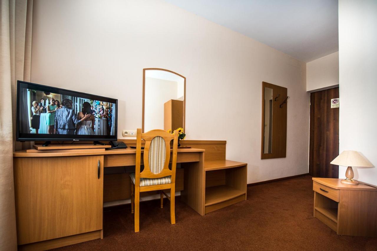 Hotel Nad Pisa بيش المظهر الخارجي الصورة