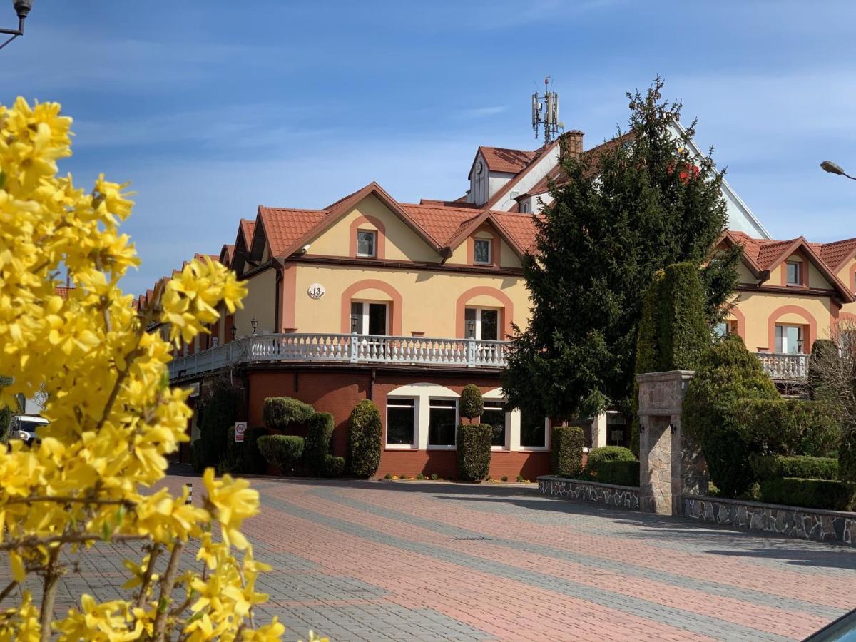 Hotel Nad Pisa بيش المظهر الخارجي الصورة